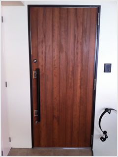 製作例：玄関ドア及びアンティークドアの修復・加工
